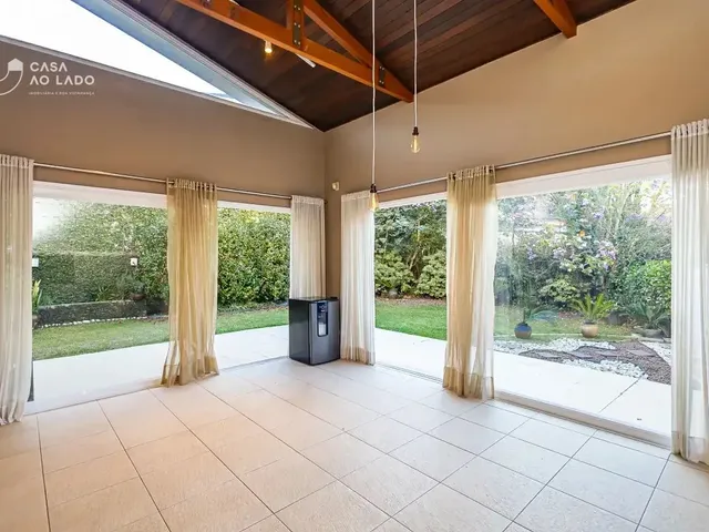 Casa com 629m² 4 quartos e 6 banheiros, para alugar, no bairro Campo Comprido em Curitiba