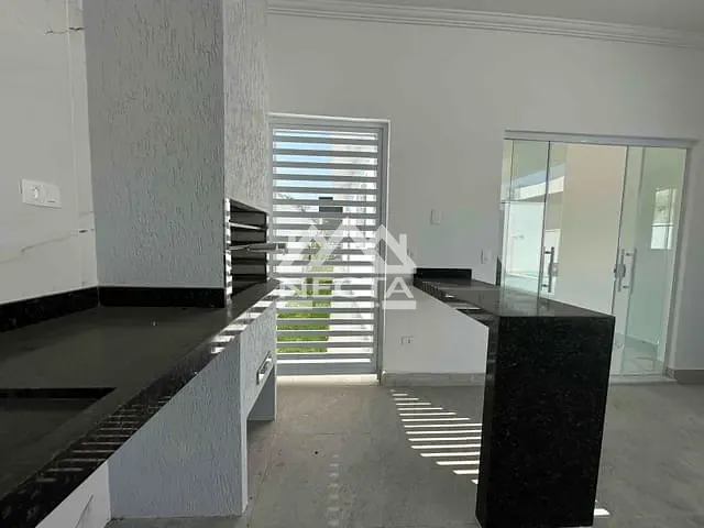 Casa com 360m² 3 quartos e 2 banheiros, à venda, no bairro Jardim do Sol em Caraguatatuba