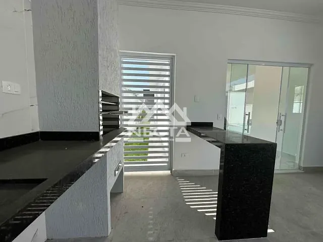 Casa com 360m² 3 quartos e 2 banheiros, à venda, no bairro Jardim do Sol em Caraguatatuba