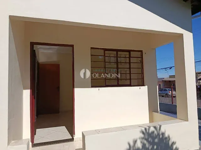 Casa com 200m² 3 quartos e 1 banheiro, para alugar, no bairro Jardim Jatobá em Artur Nogueira