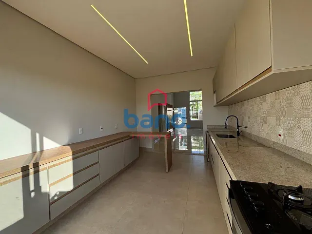 Casa com 250m² 3 quartos e 1 banheiro, à venda, no bairro Portal Ville Flamboyant em Porto Feliz