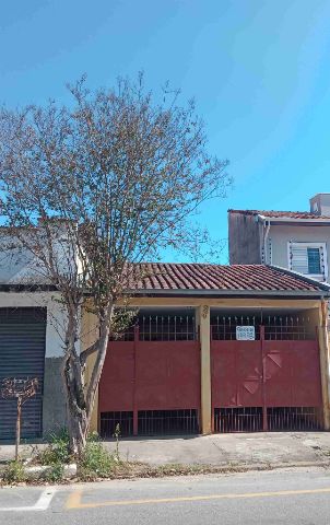 Casa com 300m² 3 quartos e 1 banheiro, à venda, no bairro Parque São Benedito em Pindamonhangaba