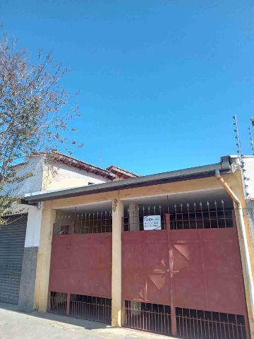 Casa com 300m² 3 quartos e 1 banheiro, à venda, no bairro Parque São Benedito em Pindamonhangaba