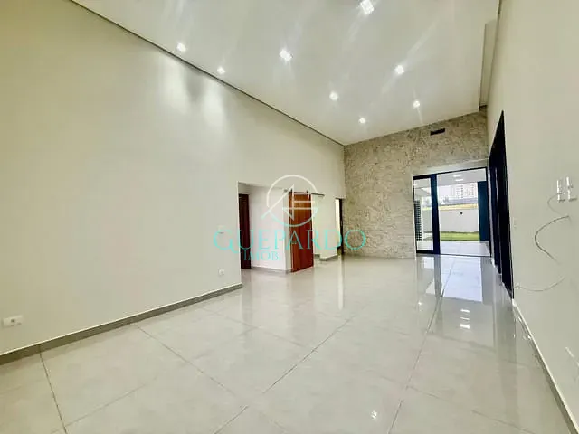 Casa com 318m² 3 quartos e 2 banheiros, à venda, no bairro Gleba Simon Frazer em Londrina