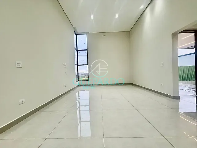 Casa com 318m² 3 quartos e 2 banheiros, à venda, no bairro Gleba Simon Frazer em Londrina