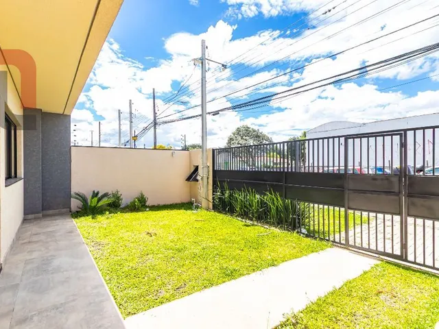 Sobrado com 120m² 3 quartos e 4 banheiros, à venda, no bairro Boqueirão em Curitiba