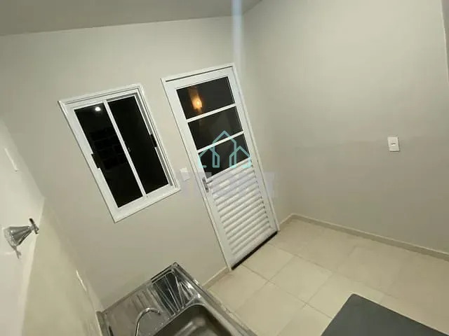 Casa 2 quartos e 1 banheiro, para alugar, no bairro Distrito Industrial do Una II em Taubaté