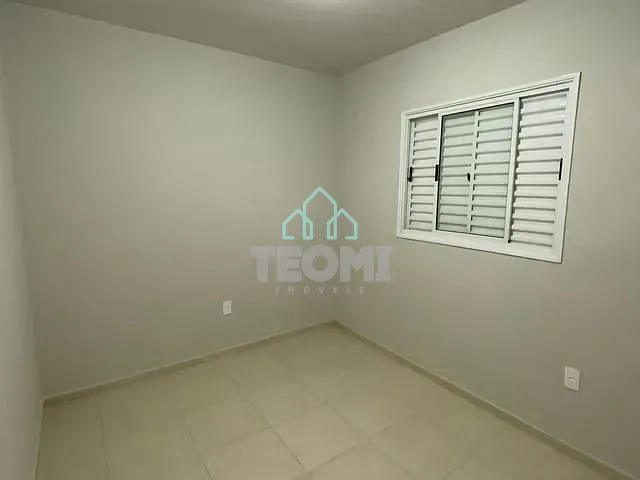 Casa 2 quartos e 1 banheiro, para alugar, no bairro Distrito Industrial do Una II em Taubaté