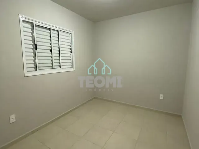 Casa 2 quartos e 1 banheiro, para alugar, no bairro Distrito Industrial do Una II em Taubaté