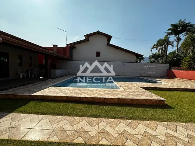 Casa com 400m² 2 quartos e 2 banheiros, à venda, no bairro Mococa em Caraguatatuba