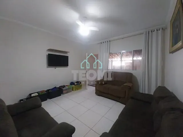 Casa 4 quartos e 3 banheiros, para alugar, no bairro Jardim Hípica Pinheiro em Taubaté