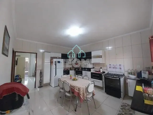 Casa 4 quartos e 3 banheiros, para alugar, no bairro Jardim Hípica Pinheiro em Taubaté