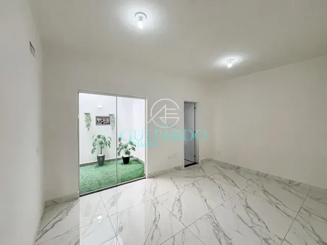 Casa com 150m² 3 quartos e 2 banheiros, à venda, no bairro Colúmbia em Londrina