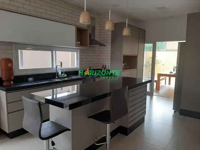 Casa com 250m² 3 quartos e 3 banheiros, à venda, no bairro Urbanova em São José dos Campos