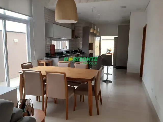 Casa com 250m² 3 quartos e 3 banheiros, à venda, no bairro Urbanova em São José dos Campos