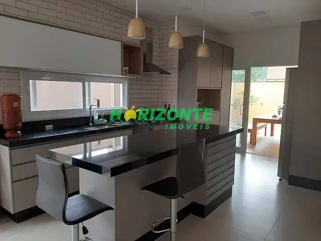 Casa com 250m² 3 quartos e 3 banheiros, à venda, no bairro Urbanova em São José dos Campos