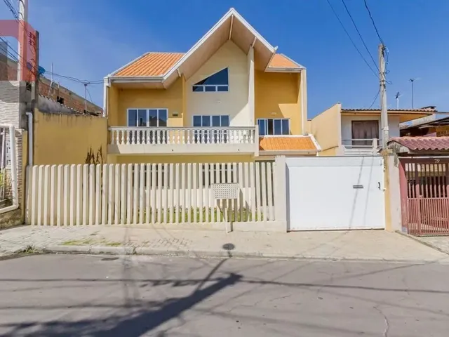 Casa com 184m², à venda, no bairro Capão Raso em Curitiba