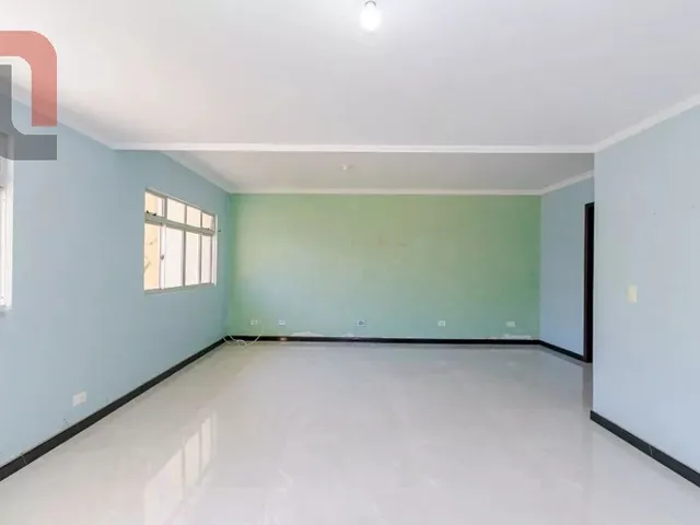 Casa com 184m², à venda, no bairro Capão Raso em Curitiba
