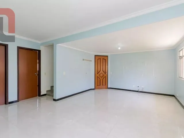 Casa com 184m², à venda, no bairro Capão Raso em Curitiba