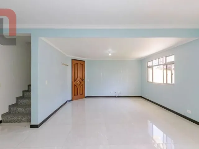 Casa com 184m², à venda, no bairro Capão Raso em Curitiba