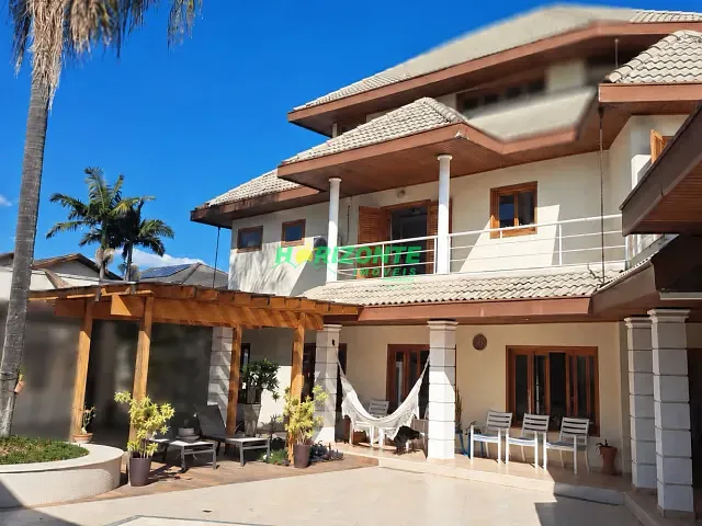 Casa com 760m² 5 quartos e 6 banheiros, à venda, no bairro Urbanova em São José dos Campos