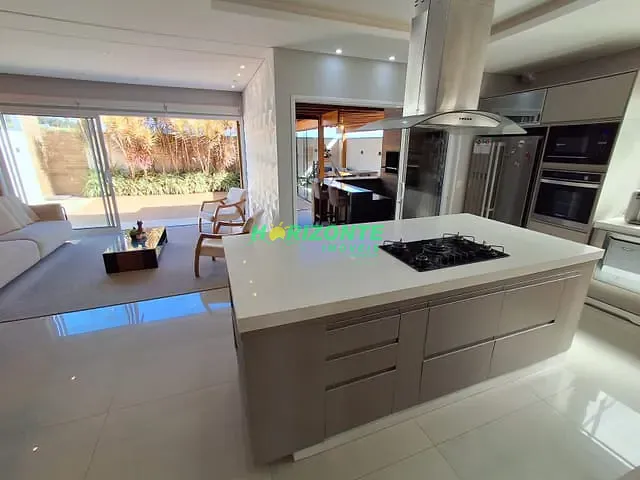 Casa com 287m² 4 quartos e 3 banheiros, à venda, no bairro Loteamento Floresta em São José dos Campos