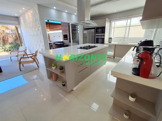 Casa com 287m² 4 quartos e 3 banheiros, à venda, no bairro Loteamento Floresta em São José dos Campos