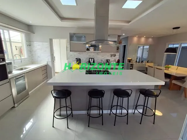 Casa com 287m² 4 quartos e 3 banheiros, à venda, no bairro Loteamento Floresta em São José dos Campos
