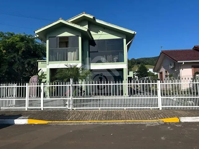 Casa 3 quartos e 4 banheiros, à venda, no bairro Centro em Westfalia