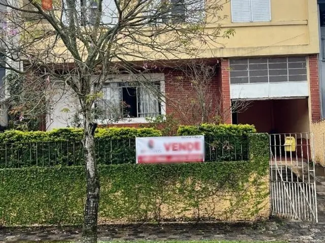 Casa com 300m² 3 quartos e 2 banheiros, à venda, no bairro Seminário em Curitiba