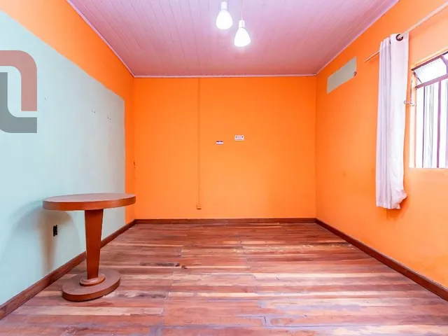Casa com 300m² 3 quartos e 2 banheiros, à venda, no bairro Seminário em Curitiba