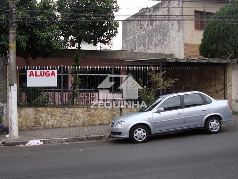 Casa para alugar com 3 quartos, 220m² - Foto 1