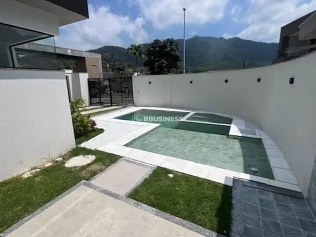 Casa 3 quartos e 3 banheiros, à venda, no bairro Vargem Pequena em Rio de Janeiro