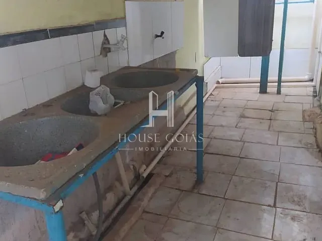 Casa com 300m² 2 quartos e 1 banheiro, à venda, no bairro Setor Residencial das Rosas em Anápolis