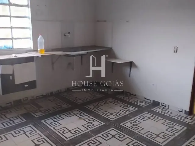 Casa com 300m² 2 quartos e 1 banheiro, à venda, no bairro Setor Residencial das Rosas em Anápolis