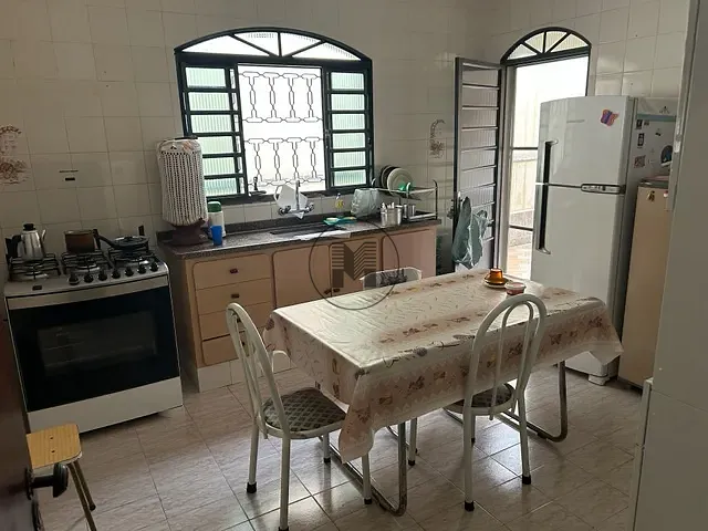 Casa 3 quartos e 3 banheiros, à venda, no bairro Parque das Árvores em Guaratinguetá