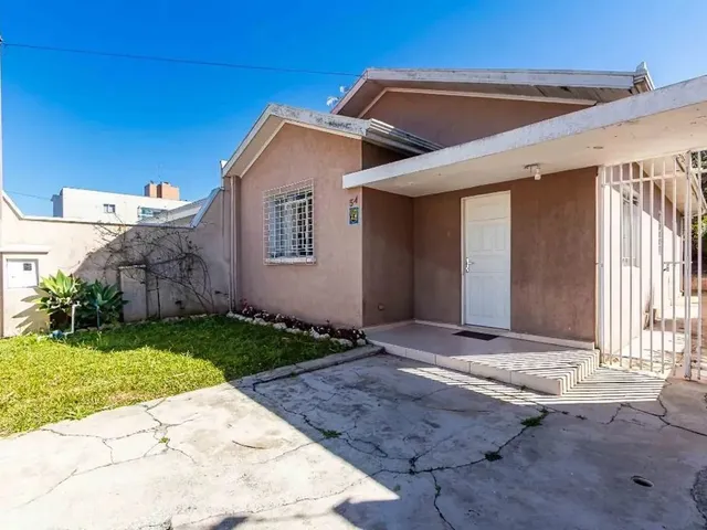 Casa com 299m² 3 quartos e 1 banheiro, à venda, no bairro Seminário em Curitiba