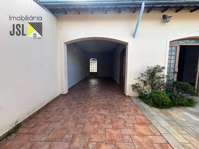 Casa 3 quartos e 2 banheiros, à venda, no bairro Jardim Shangri-lá em Caçapava