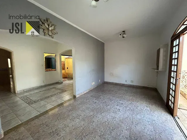 Casa 3 quartos e 2 banheiros, à venda, no bairro Jardim Shangri-lá em Caçapava