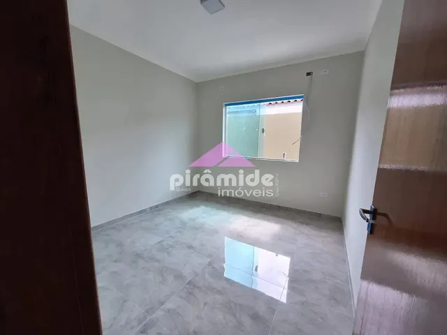 Casa com 245m² 3 quartos e 1 banheiro, à venda, no bairro Gaivotas em Caraguatatuba