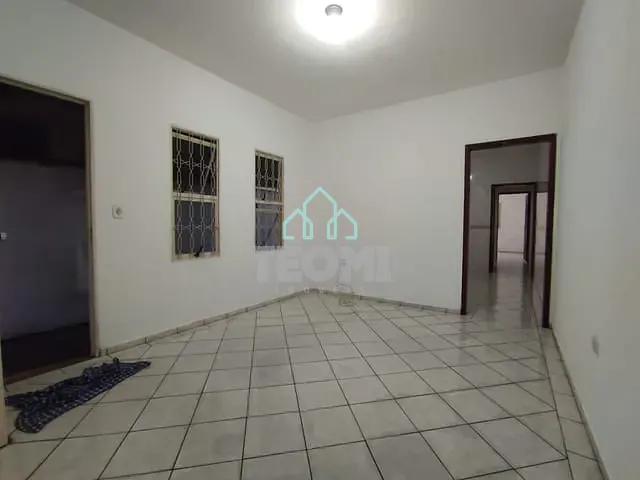 Casa 2 quartos e 1 banheiro, para alugar, no bairro Jardim Gurilândia em Taubaté
