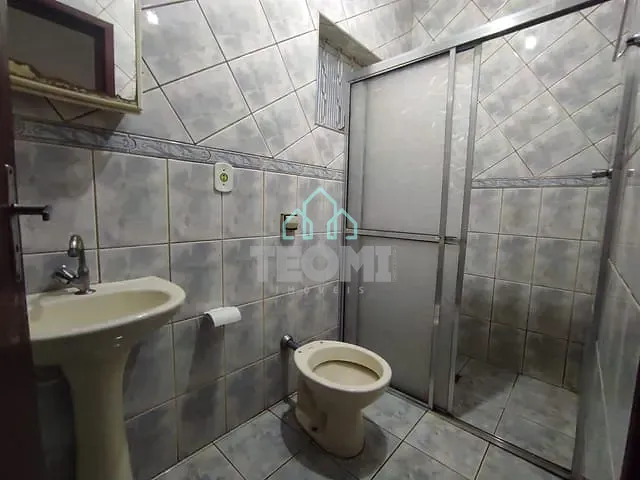 Casa 2 quartos e 1 banheiro, para alugar, no bairro Jardim Gurilândia em Taubaté
