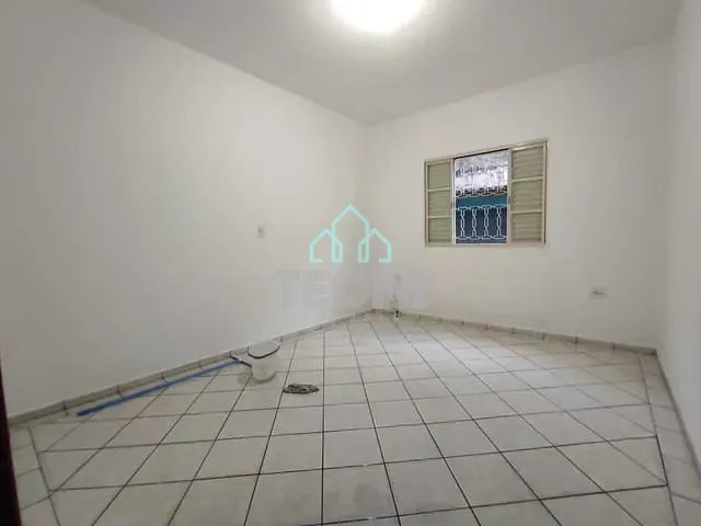Casa 2 quartos e 1 banheiro, para alugar, no bairro Jardim Gurilândia em Taubaté