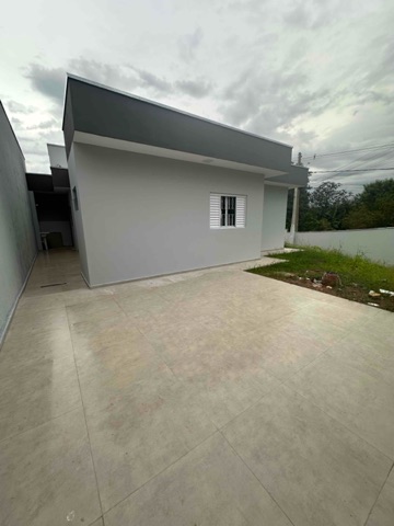 Casa 3 quartos e 2 banheiros, à venda, no bairro Loteamento Residencial e Comercial Flamboyant em Pindamonhangaba