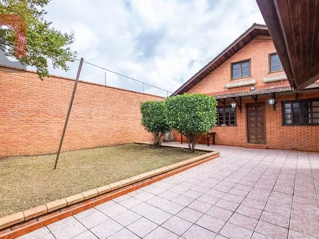 Casa com 505m² 4 quartos e 3 banheiros, à venda, no bairro Parolin em Curitiba