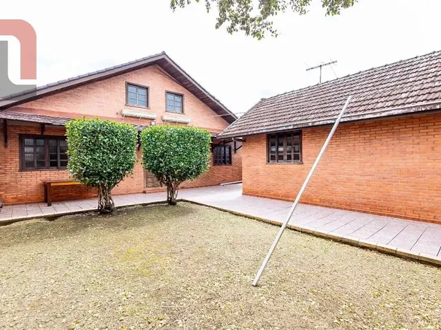 Casa com 505m² 4 quartos e 3 banheiros, à venda, no bairro Parolin em Curitiba