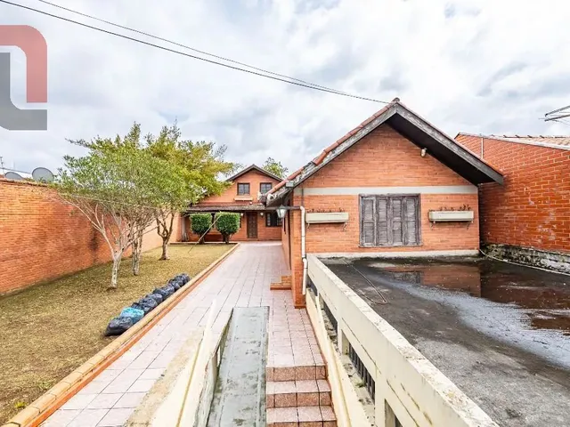 Casa com 505m² 4 quartos e 3 banheiros, à venda, no bairro Parolin em Curitiba