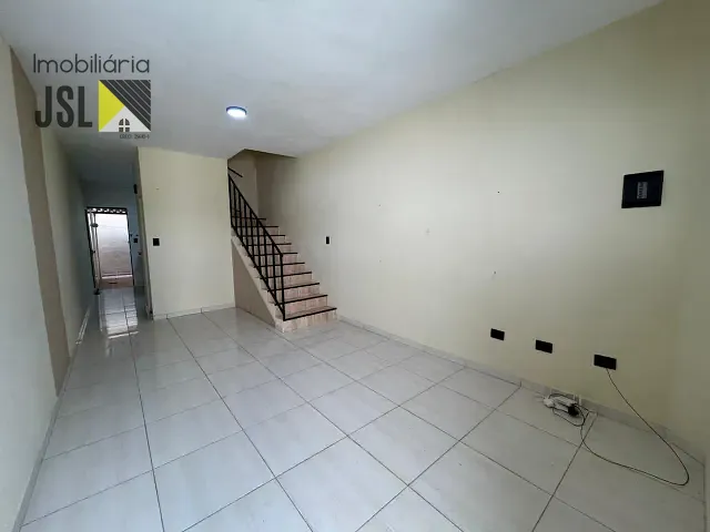 Sobrado 2 quartos e 1 banheiro, à venda ou para alugar, no bairro Vitória Vale em Caçapava