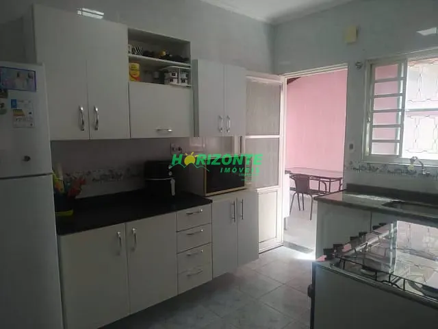 Casa com 252m² 3 quartos e 3 banheiros, à venda, no bairro Urbanova em São José dos Campos