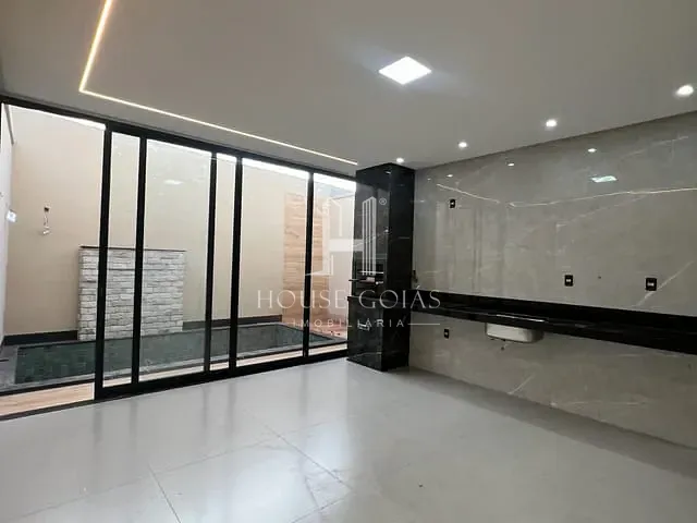 Casa com 180m² 3 quartos e 2 banheiros, à venda, no bairro Papillon Park em Aparecida de Goiânia